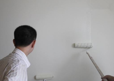 自己如何刷墙壁漆？一步步教你省时省力的技巧